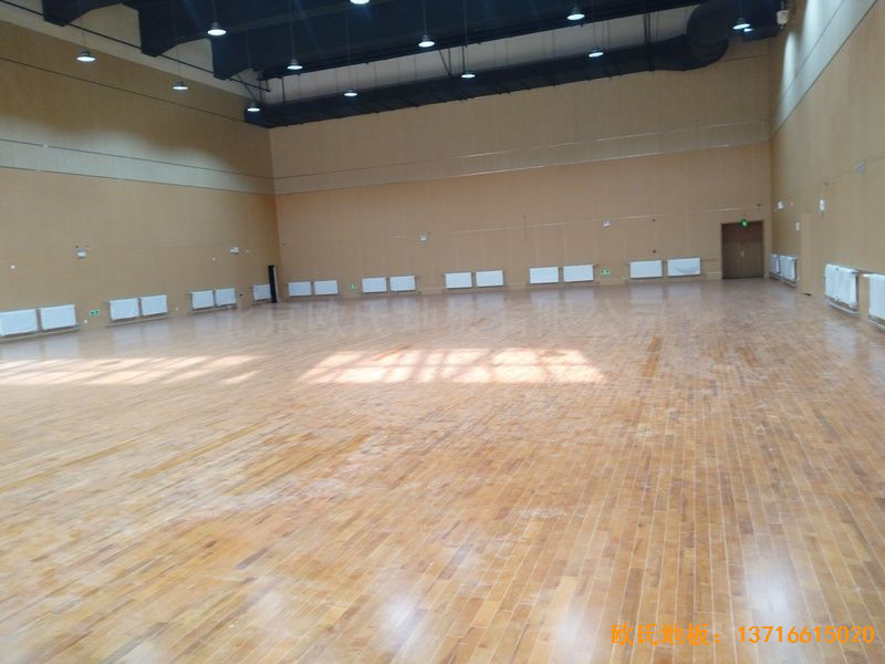 山東青島市李滄區佛耳崖小學運動地板安裝案例