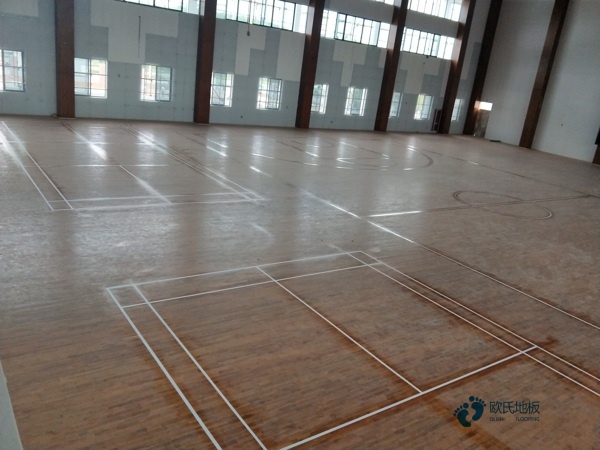 松木體育場地木地板保養知識