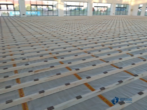 尋求體育場地木地板哪種牌子好