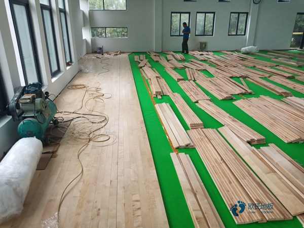 松木體育地板保養