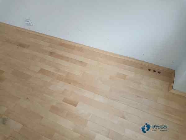 松木體育地板保養