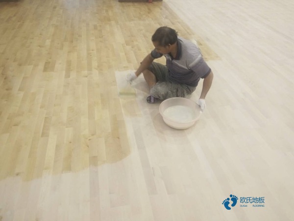 定做籃球場館地板安裝公司