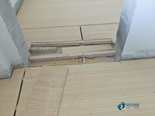 雙層龍骨體育場地地板如何保養