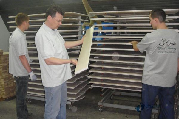 學校籃球場地地板哪種比較好