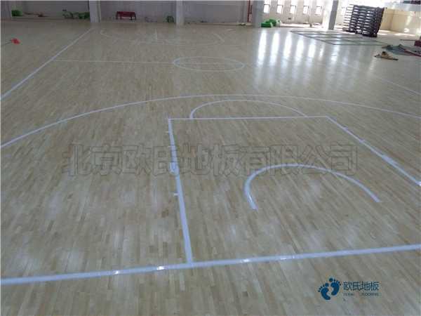 雙層龍骨運動場地地板怎樣保養