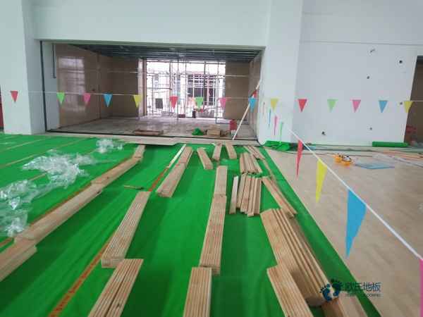 雙龍骨籃球場地板維護保養