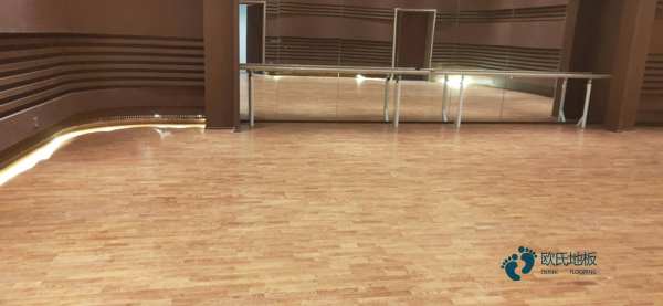 那里有體育場館木地板廠家報價
