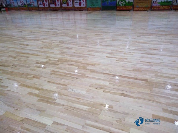 學校籃球場館木地板如何選