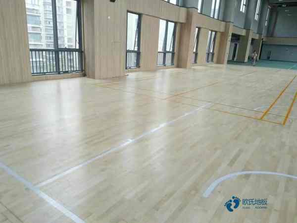 學校籃球地板哪里好