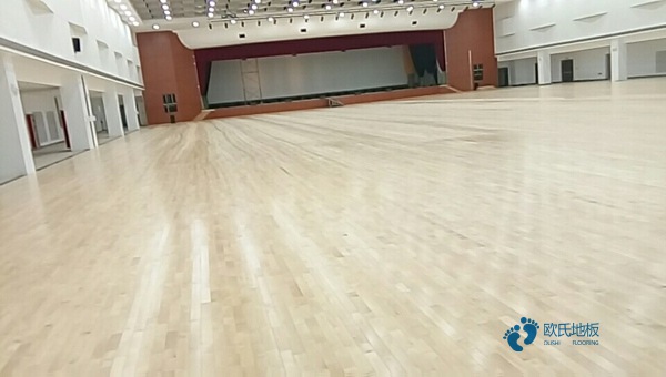 學校籃球場木地板的防火等級