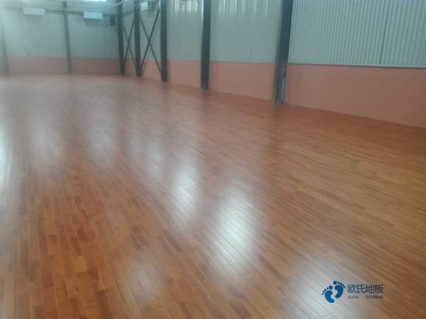 雙層龍骨運動體育地板怎樣保養