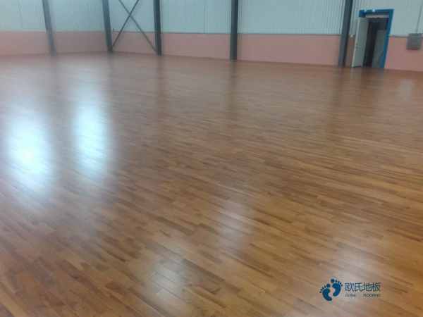 雙層龍骨運動體育地板怎樣保養