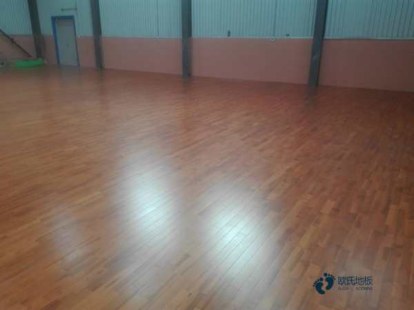 雙層龍骨運動體育地板怎樣保養