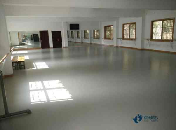 學校籃球場木地板的生產線