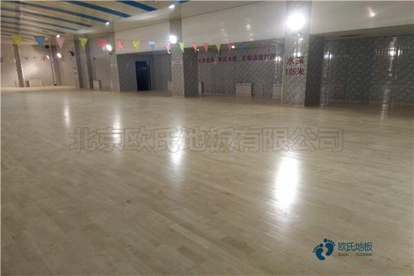 學(xué)校籃球場(chǎng)館地板參數(shù)要求