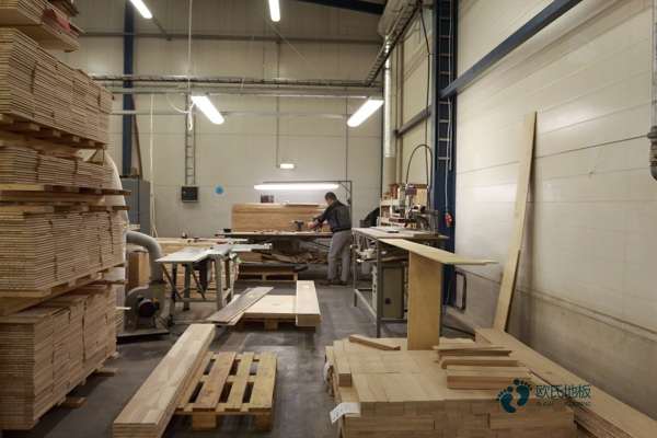 那里有體育籃球木地板多錢一平