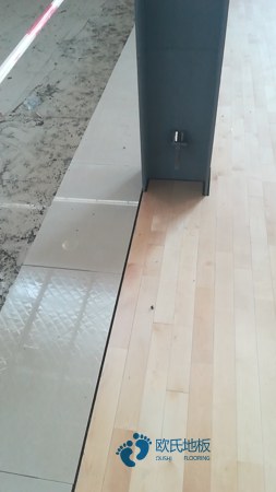 那里有體育籃球木地板多錢一平