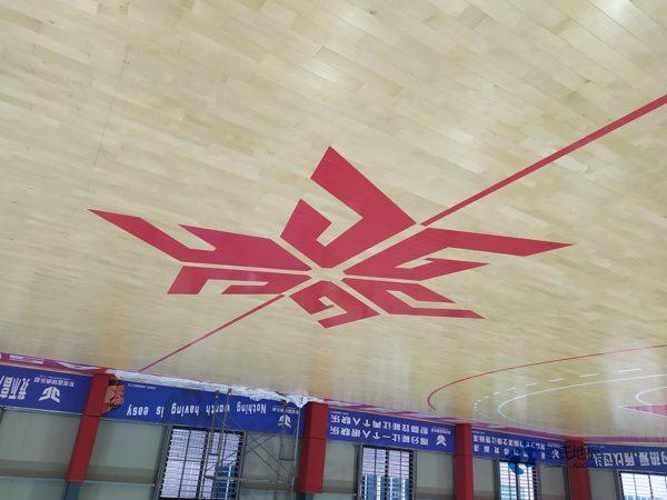 那有體育籃球木地板價(jià)格多少錢