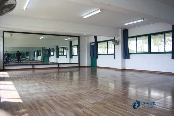 哪有體育籃球木地板多錢(qián)一平