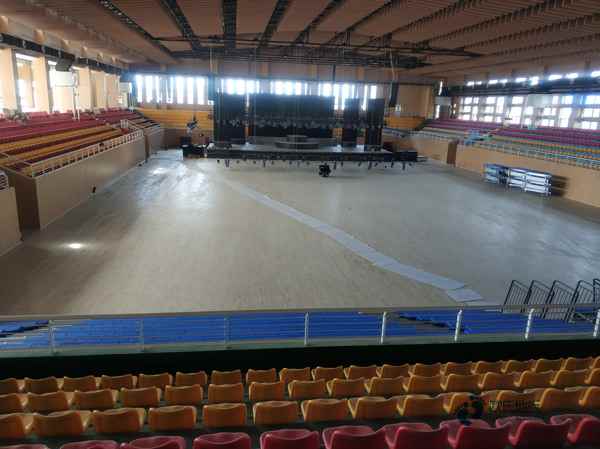 好看的體育籃球木地板價(jià)格一般多少錢(qián)一平方米