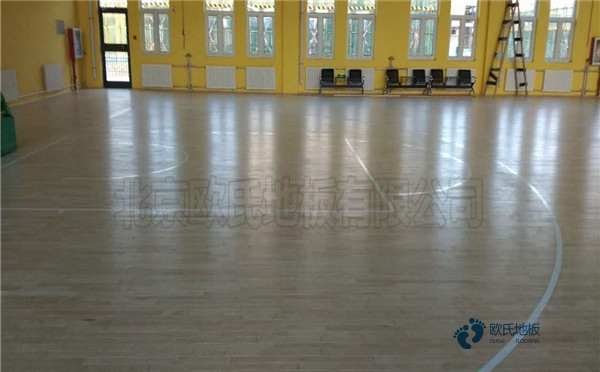 中學籃球木地板2