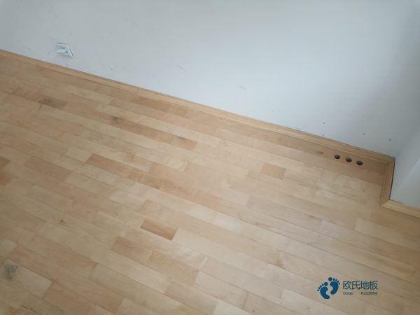 尋求籃球體育地板大概多少錢