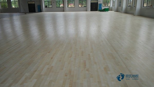 室內(nèi)運(yùn)動(dòng)木地板怎么選