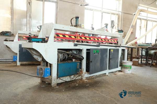 懸浮籃球運動木地板一般什么材質