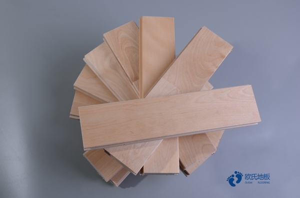 懸浮式籃球運動木地板要用什么擦好