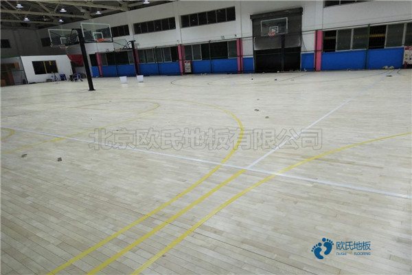 懸浮式籃球運動木地板要用什么擦好