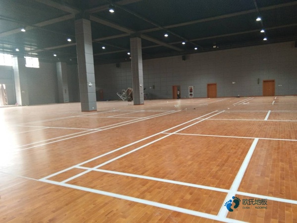 高品質籃球體育地板大概多少錢