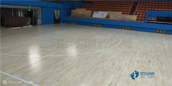 懸浮籃球運動木地板滑怎么辦