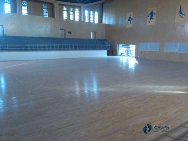 大學(xué)體育運(yùn)動(dòng)地板施工步驟1