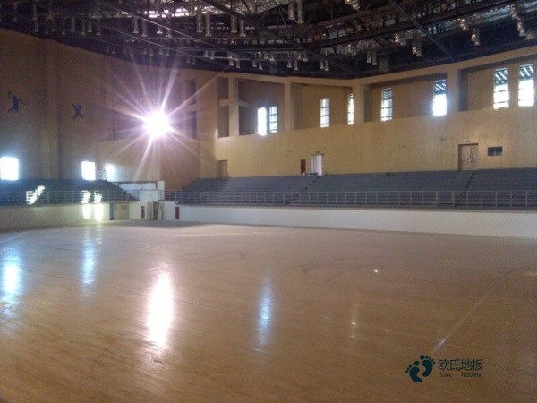 大學(xué)體育運(yùn)動(dòng)地板施工步驟3