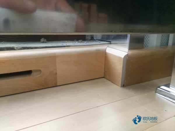 國(guó)產(chǎn)運(yùn)動(dòng)場(chǎng)木地板施工工藝2