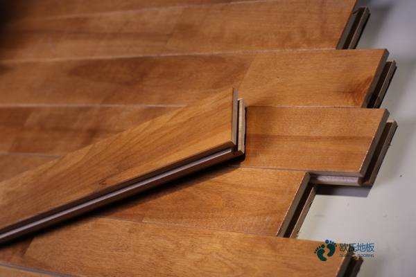 學(xué)校籃球場木地板適合籃球館嗎2