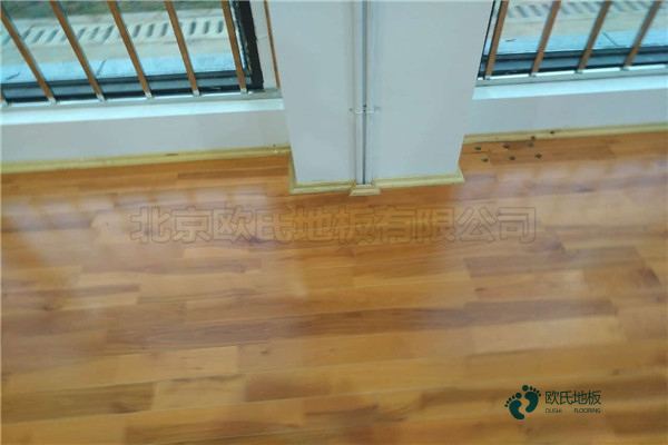 校園運(yùn)動(dòng)型地板施工隊(duì)1