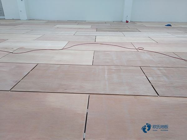 銷售體育運動木地板如何保養